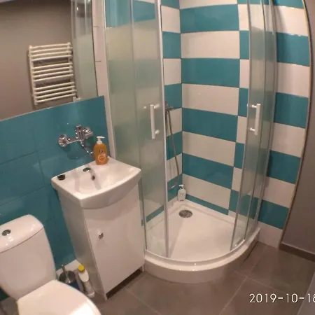 2120 Przyjazni 4 - Tanie - Samodzielne Zameldowanie - Self Check In Rum i privatbostad Poznań